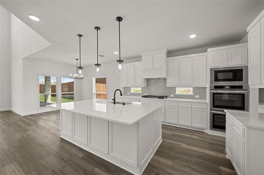 1822 River Hills Kitchen2