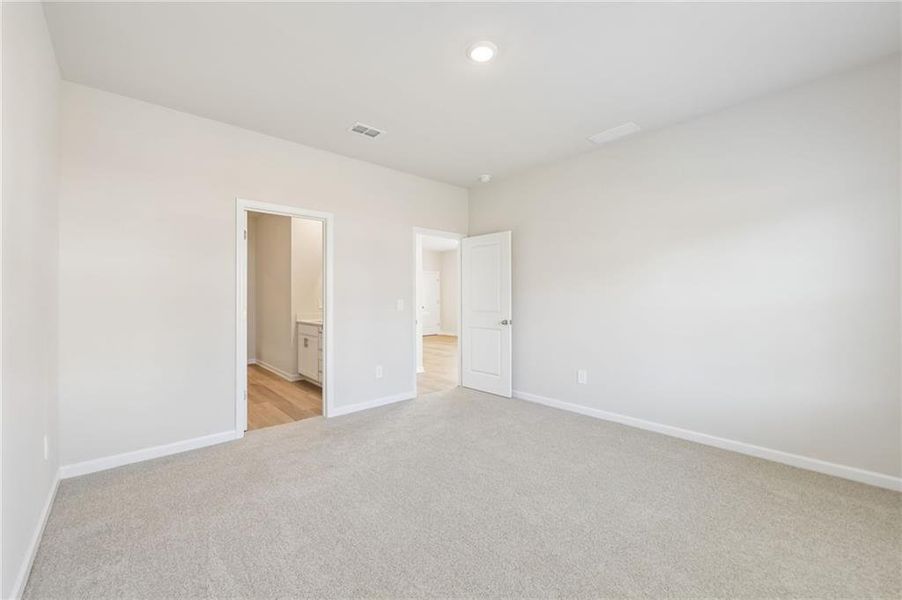 Spacious, unfurnished interior of a new home in Martin Springs - Reserve Series, Lawrenceville (Image 22).