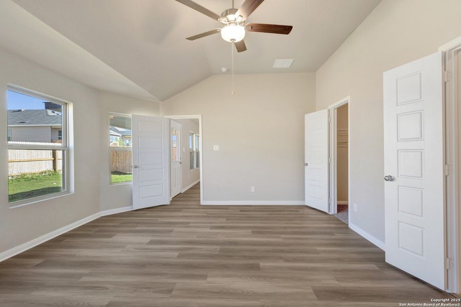 Spacious, unfurnished interior of a new home in Greenspoint Heights, Seguin (Image 25).