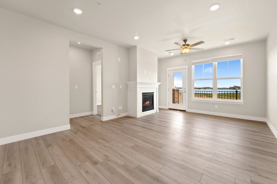 Spacious, unfurnished interior of a new home in The Lakes at Centerra, Loveland (Image 10).
