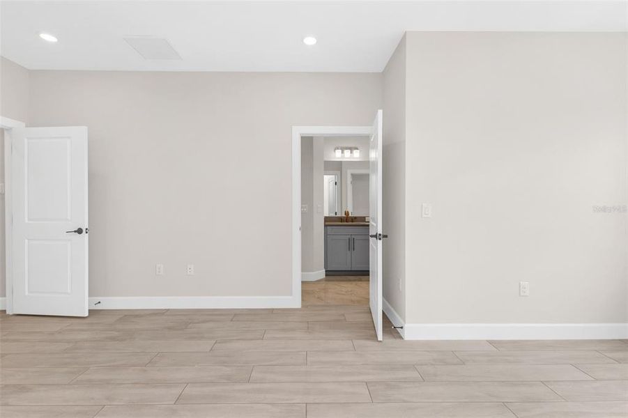 Spacious, unfurnished interior of a new home in Seahaven, Punta Gorda (Image 42).