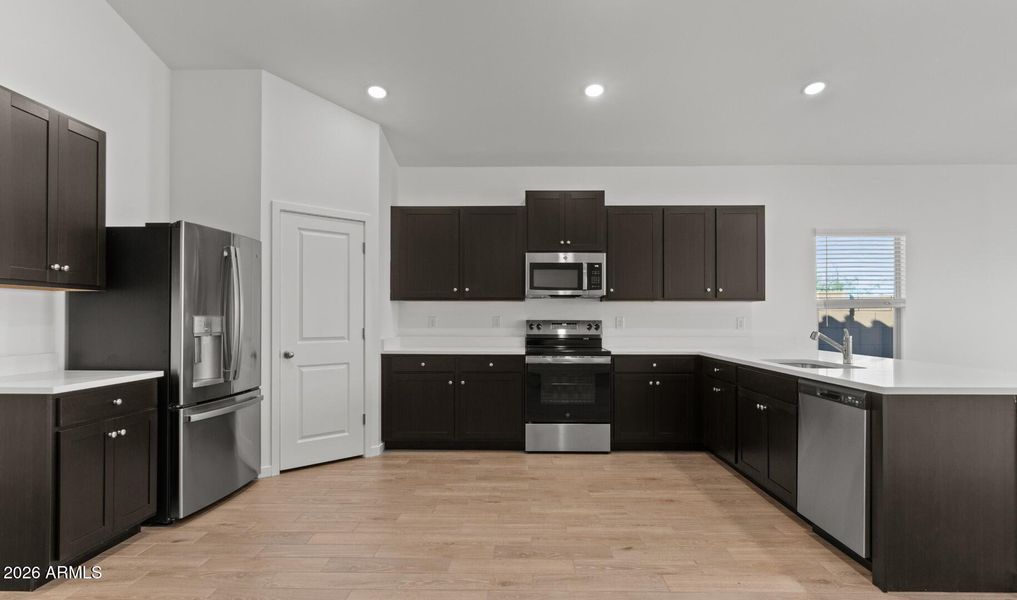 MR Lot #90 Kitchen (4) (Large)