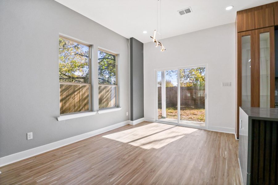 Spacious, unfurnished interior of a new home in , Houston (Image 24).