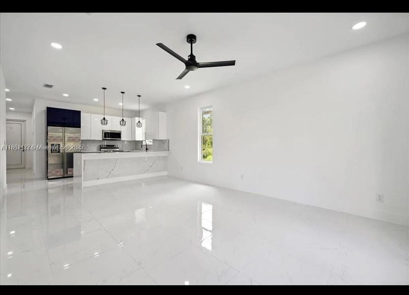 Image 8 of a home in . Image 8 of a home in .