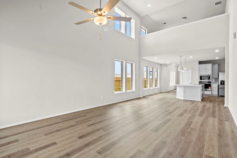 Spacious, unfurnished interior of a new home in The Trails, New Caney (Image 18).
