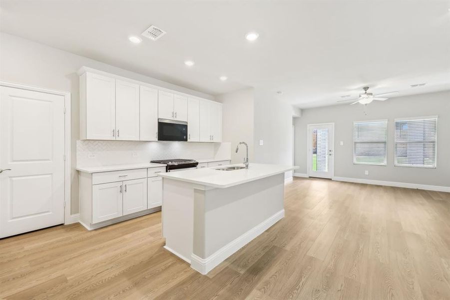 Photo is not of the actual home, but is an inspirational photo of builder’s model home and may depict options, furnishings, and/or decorator features that are not included. Photo is not of the actual home, but is an inspirational photo of builder’s model home and may depict options, furnishings, and/or decorator features that are not included.