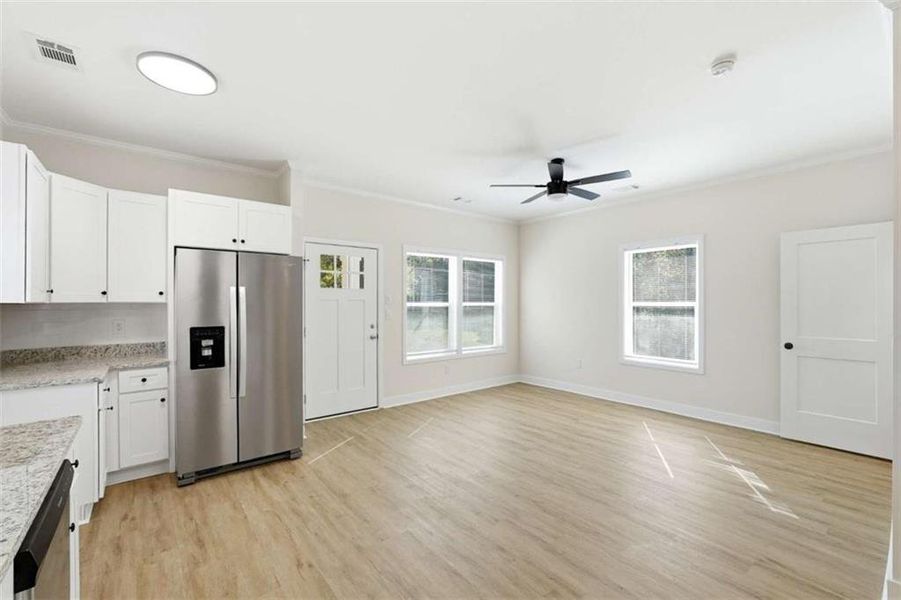 Spacious, unfurnished interior of a new home in , Athens (Image 23).