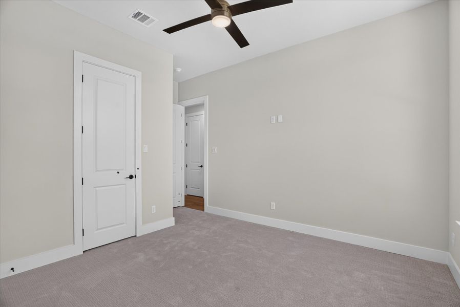 Spacious, unfurnished interior of a new home in Timberview Preserves, Weatherford (Image 38).