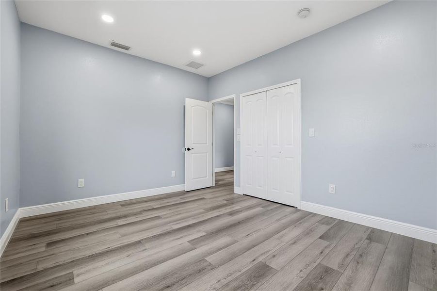 Spacious, unfurnished interior of a new home in , Tarpon Springs (Image 38).