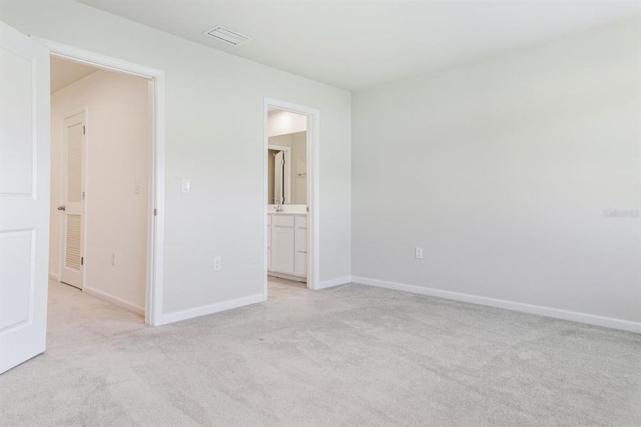 Spacious, unfurnished interior of a new home in , New Port Richey (Image 12).