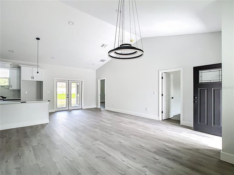 Spacious, unfurnished interior of a new home in , Ocala (Image 13).
