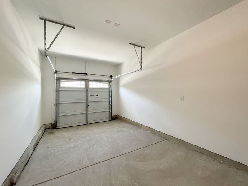 Spacious, unfurnished interior of a new home in Fairview Village Townhomes, Simpsonville (Image 12).