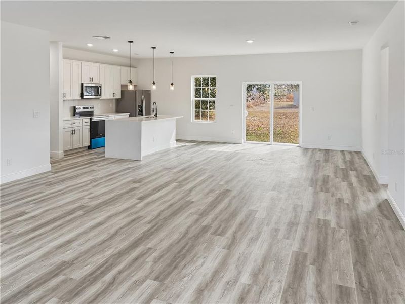 Spacious, unfurnished interior of a new home in , Ocala (Image 31).