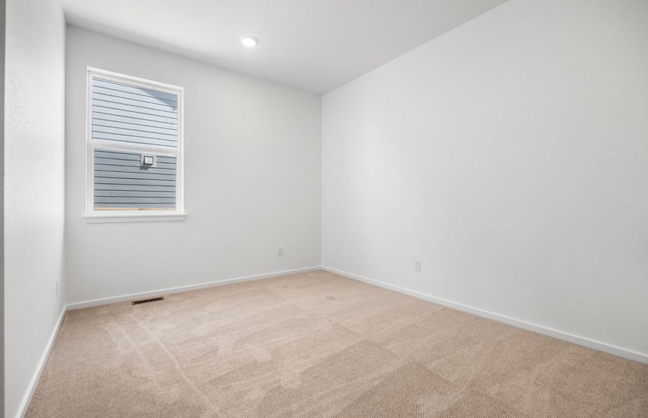 Spacious, unfurnished interior of a new home in Wolf Creek Run West, Strasburg (Image 19).