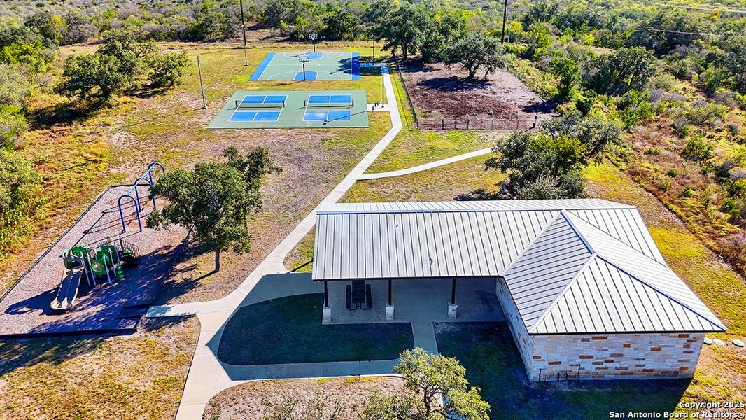 Community amenities in Hunters Ranch, San Antonio (Image 29).