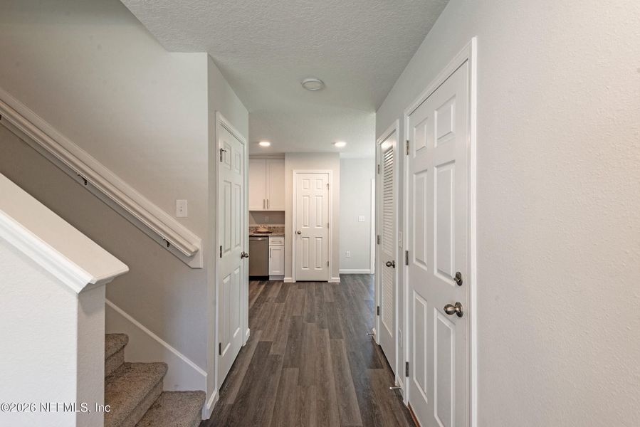 Spacious, unfurnished interior of a new home in , Jacksonville (Image 19).