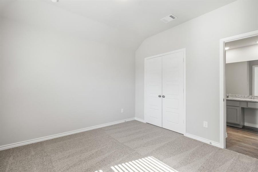 Spacious, unfurnished interior of a new home in Rocky Creek Crossing, Crowley (Image 15).
