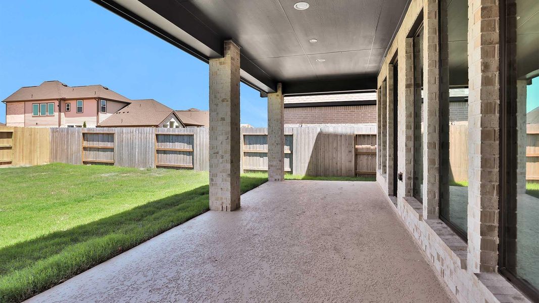 Exterior details and patio area of a home in Grange, Katy (Image 3).