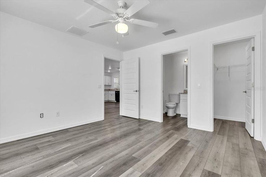 Spacious, unfurnished interior of a new home in , Punta Gorda (Image 27).