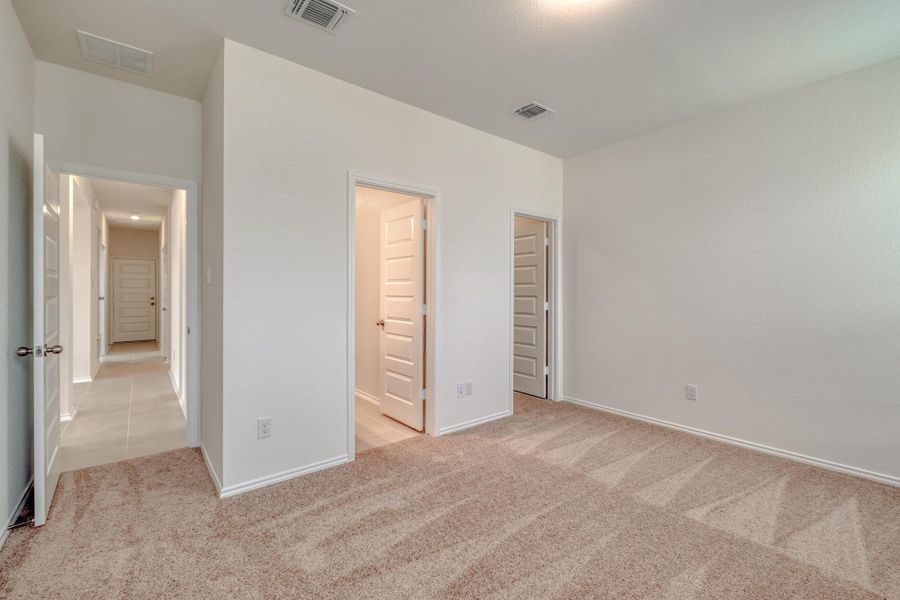 Spacious, unfurnished interior of a new home in Sonterra - Cool Water, Jarrell (Image 19).