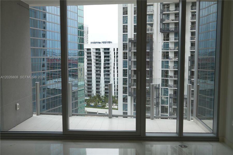 Condo located in Miami, FL showcasing its design and architecture (Image 3).