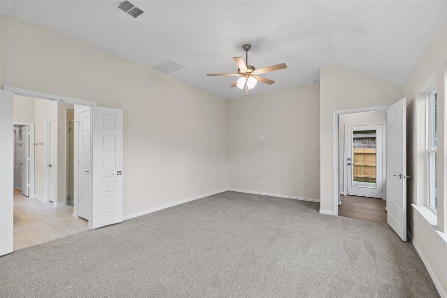 Spacious, unfurnished interior of a new home in Aldeana, Bonney (Image 28).