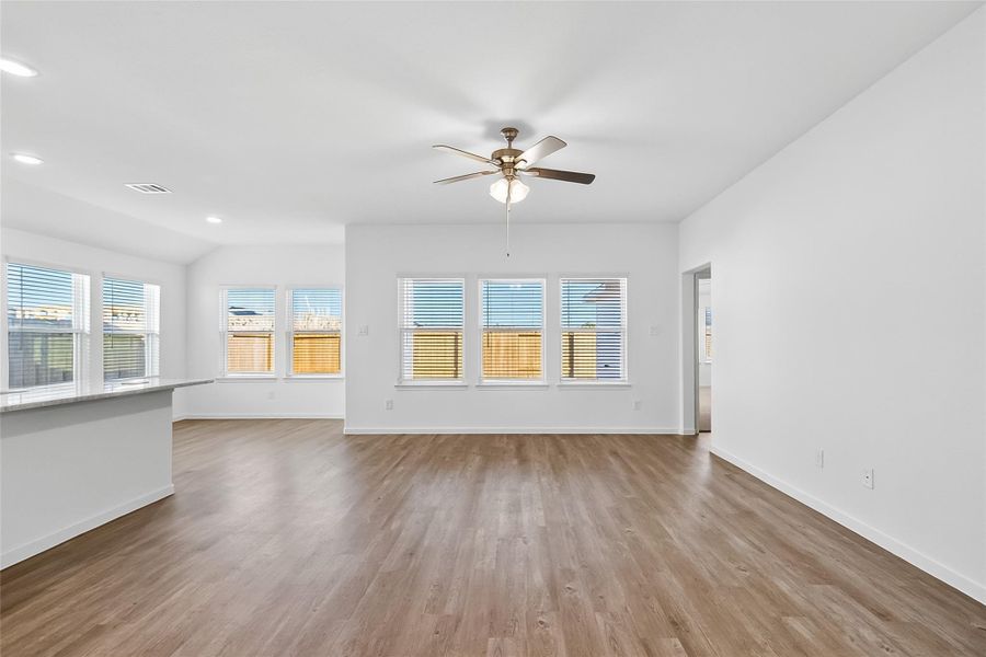 Spacious, unfurnished interior of a new home in Rollingbrook Estates, Baytown (Image 18).