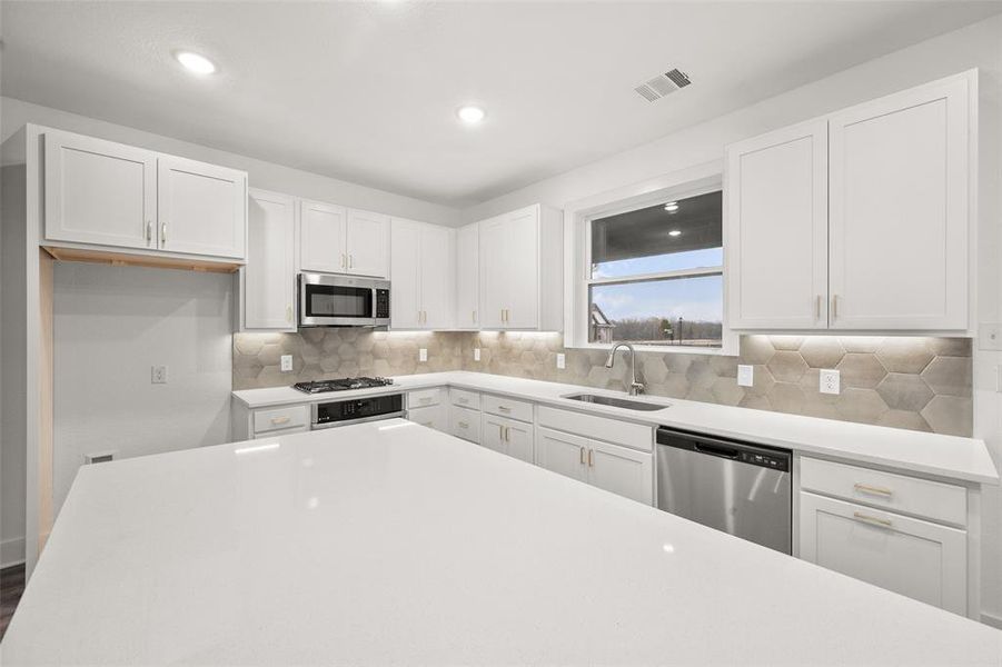 Kitchen with tile backsplash and gas cooktop