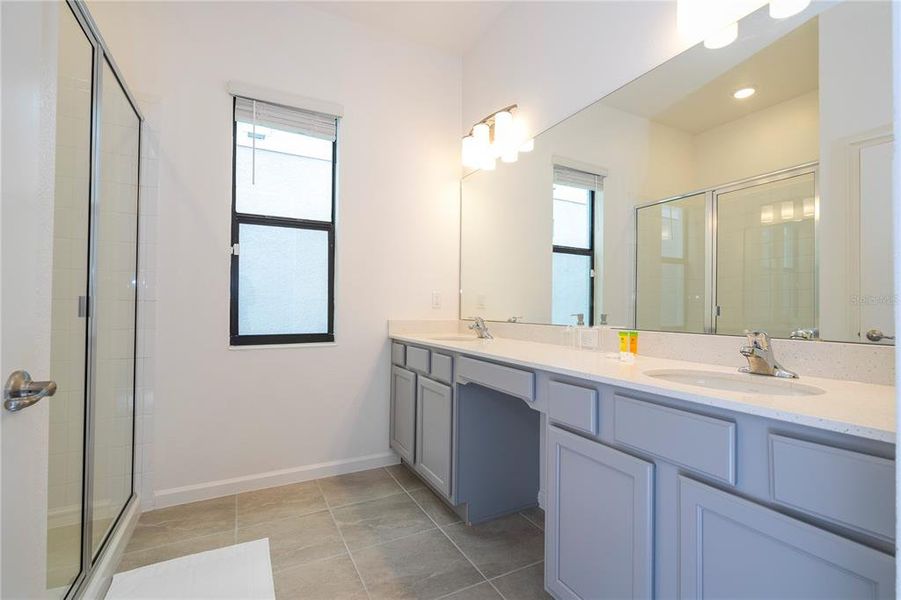 Furnished interior view inside a new home in , Orlando (Image 36).