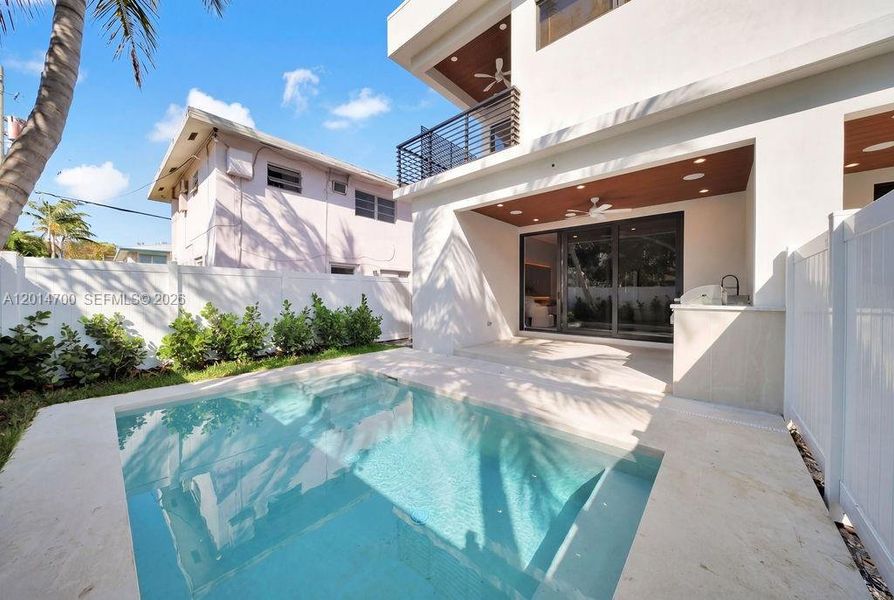 Exterior details and patio area of a home in , Fort Lauderdale (Image 4).