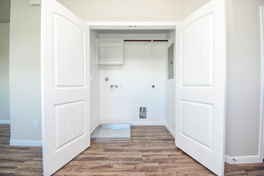 Spacious, unfurnished interior of a new home in , Palacios (Image 23).