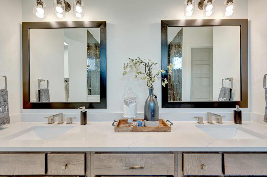 The Lavender - Owner's Bath