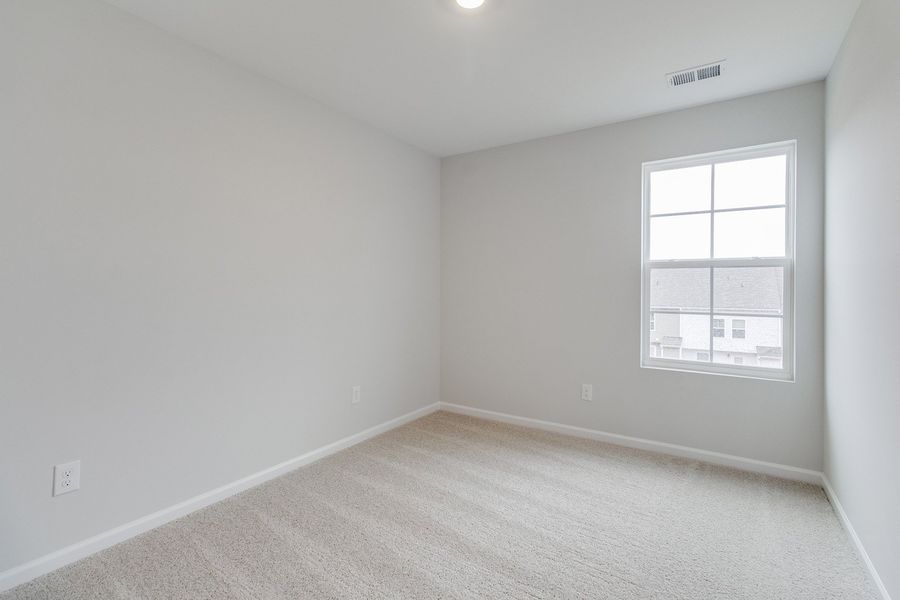 Spacious, unfurnished interior of a new home in Astoria, Columbia (Image 27).