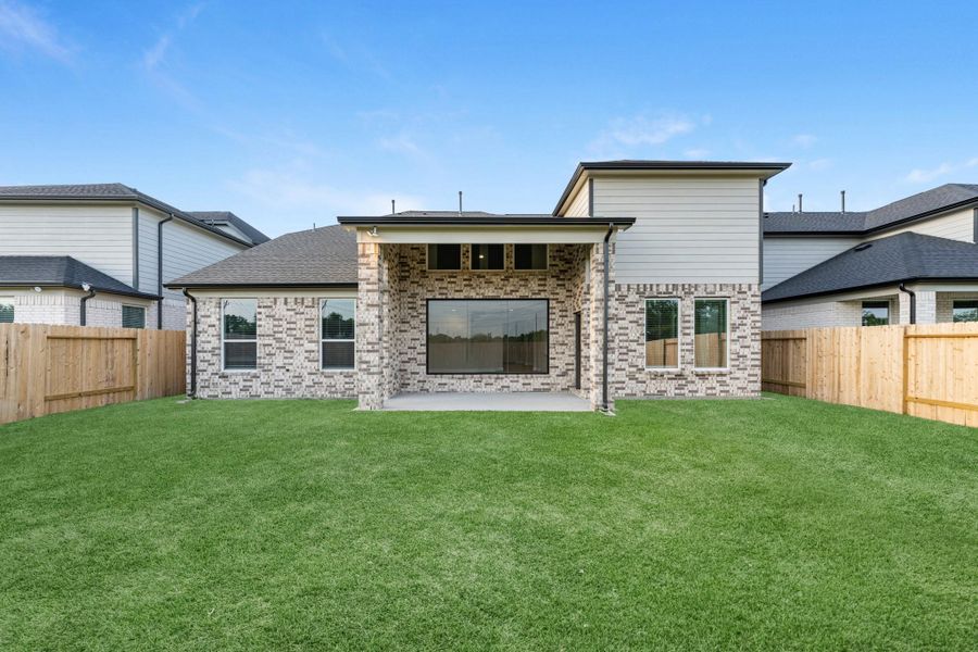 Exterior details and patio area of a home in Morton Creek Ranch, Katy (Image 4).