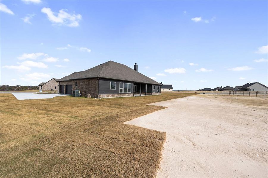Exterior details and patio area of a home in Eagle Ridge Estates, Weatherford (Image 26).