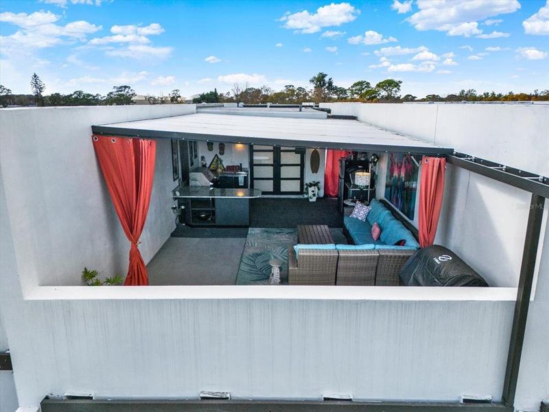 Exterior details and patio area of a home in , Pinellas Park (Image 27).