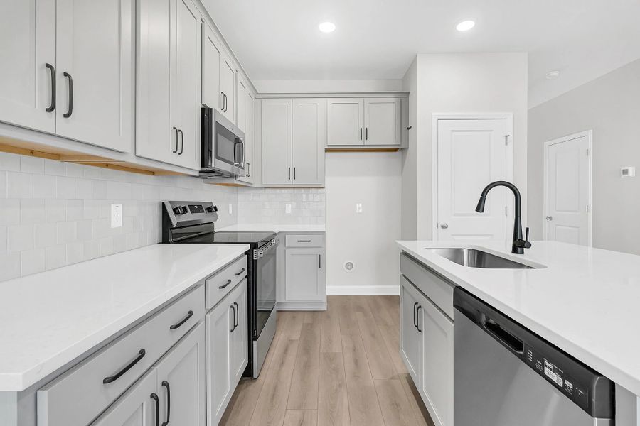 Similar Chartwell floorplan. Features and finishes may vary. Similar Chartwell floorplan. Features and finishes may vary.