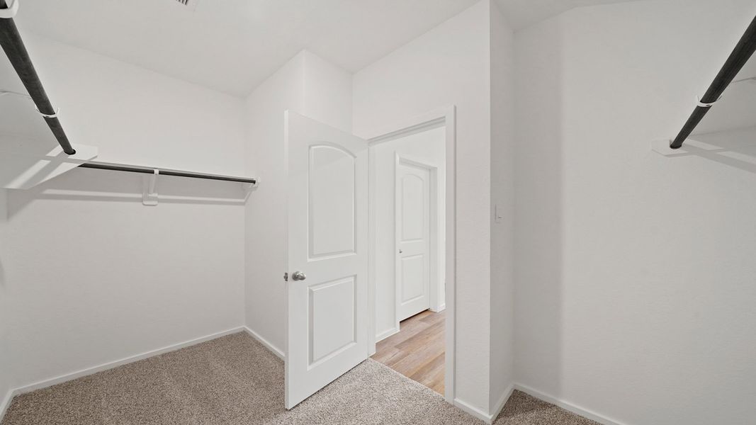 Spacious, unfurnished interior of a new home in Sunterra Lakes, Katy (Image 19). Spacious, unfurnished interior of a new home in Sunterra Lakes, Katy (Image 19).