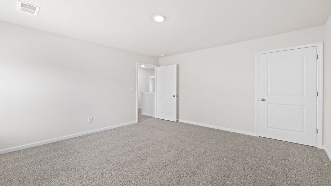 Spacious, unfurnished interior of a new home in Cedar Gap, Fountain Inn (Image 29).