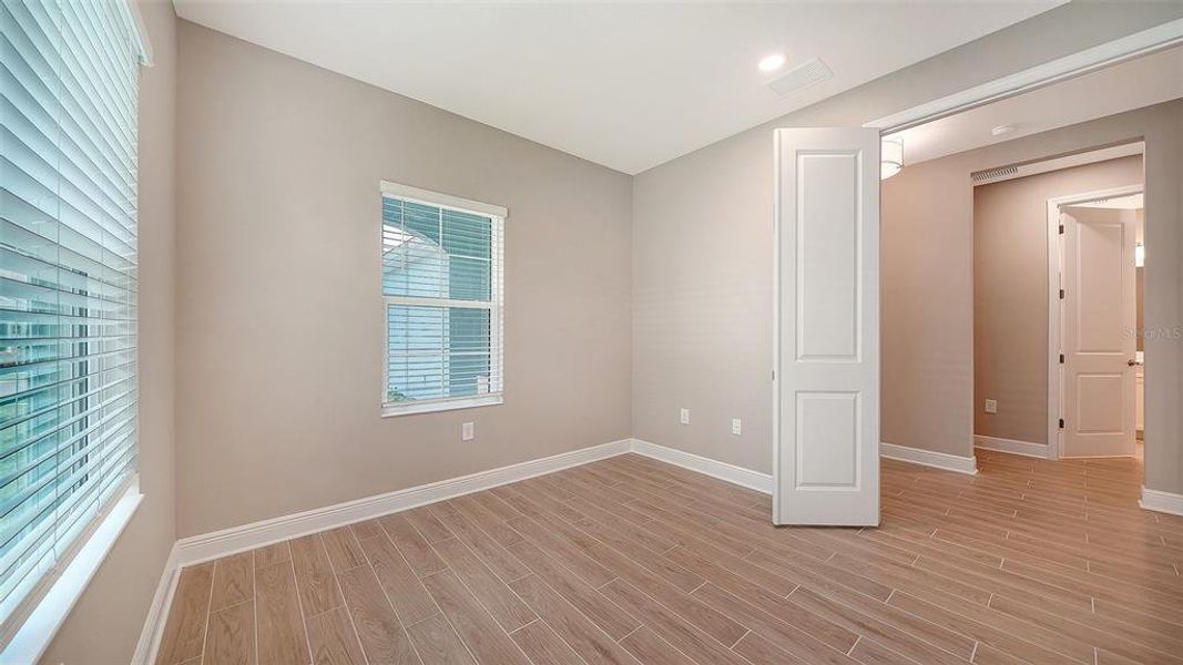 Spacious, unfurnished interior of a new home in Windward, Lakewood Ranch (Image 17).