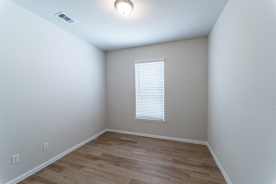 Spacious, unfurnished interior of a new home in Canterra Creek, Rosharon (Image 13).