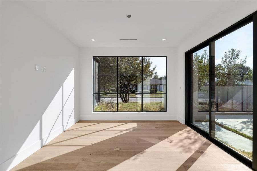 Spacious, unfurnished interior of a new home in , Farmers Branch (Image 22).