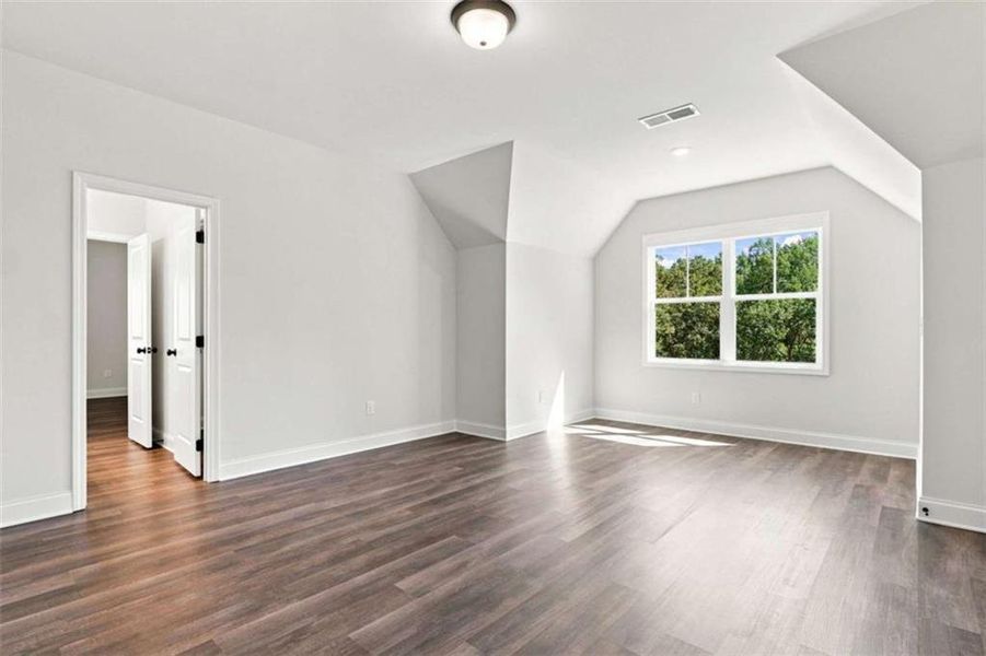 Spacious, unfurnished interior of a new home in , Waleska (Image 17).