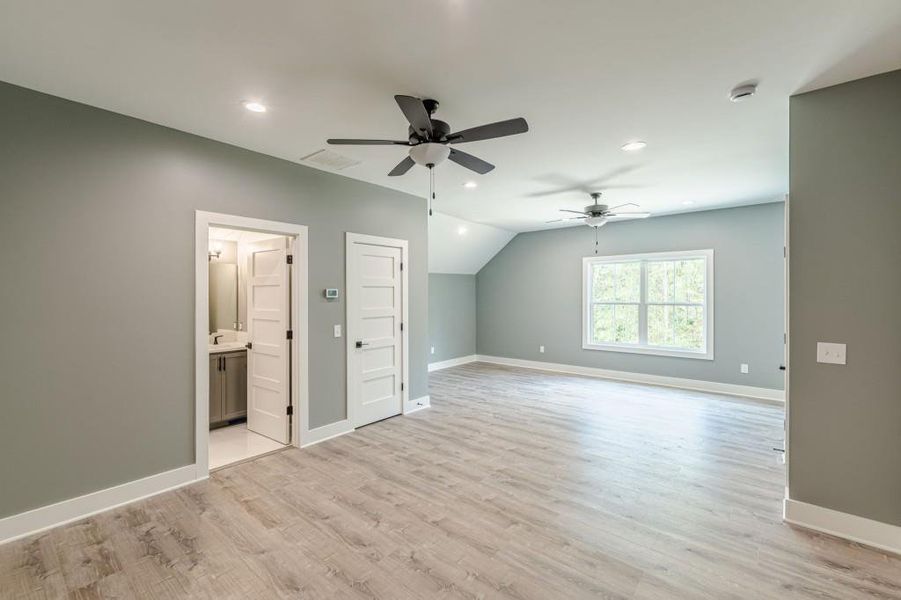 Spacious, unfurnished interior of a new home in , Bremen (Image 52).