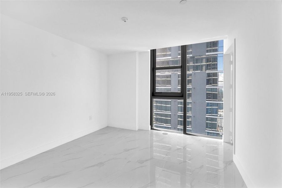 Spacious, unfurnished interior of a new home in Aria Reserve, Miami (Image 40).