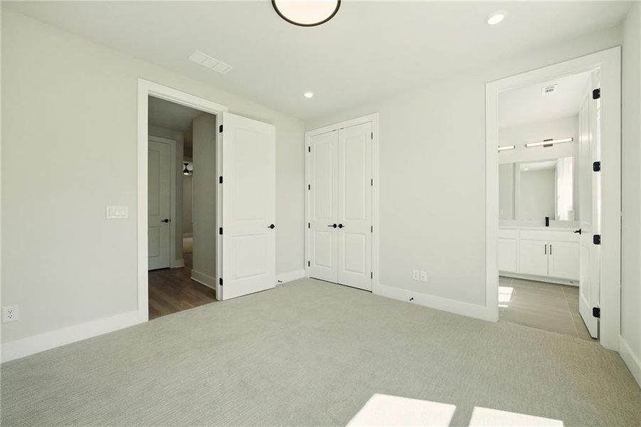 Spacious, unfurnished interior of a new home in , Atlanta (Image 32).