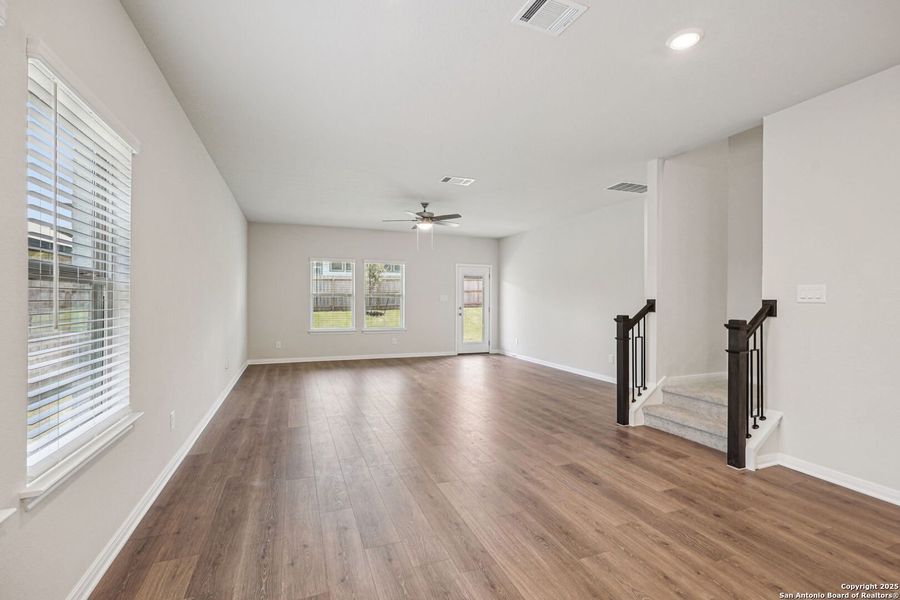 Spacious, unfurnished interior of a new home in Comanche Ridge, San Antonio (Image 33). Spacious, unfurnished interior of a new home in Comanche Ridge, San Antonio (Image 33).