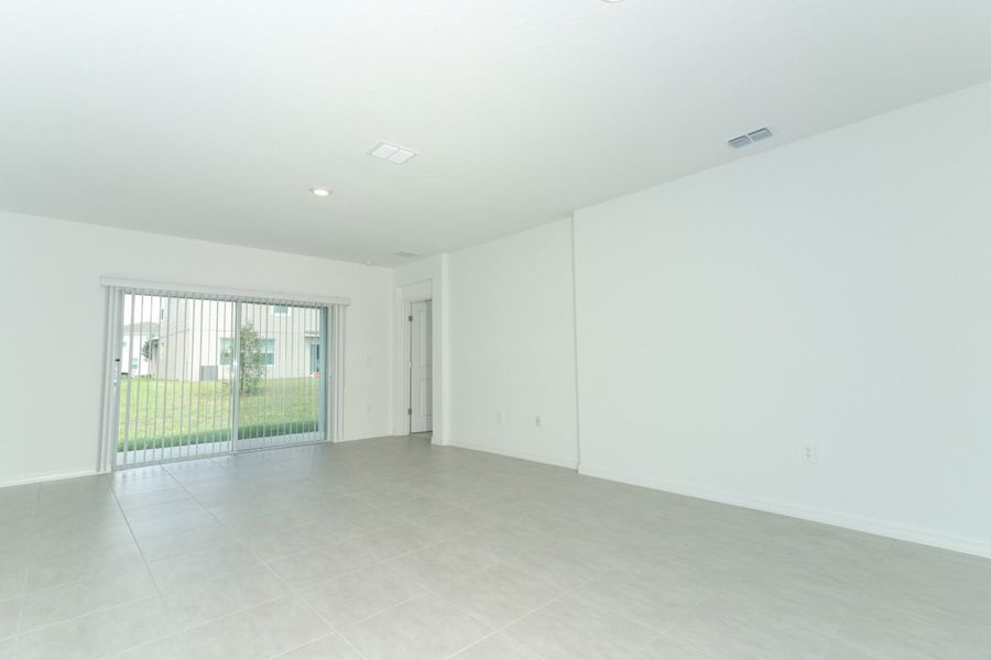 Spacious, unfurnished interior of a new home in Marion Creek, Haines City (Image 24).