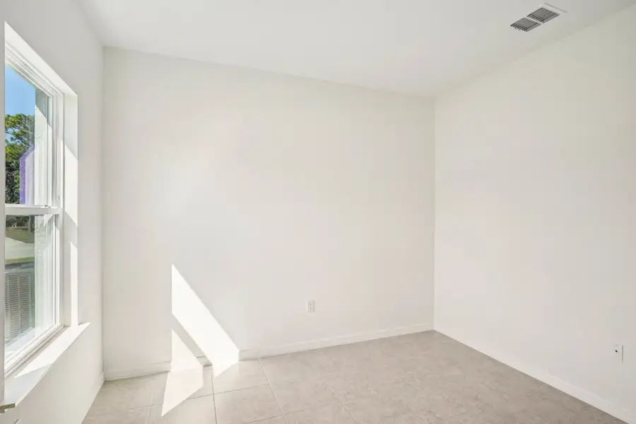 Representative unfurnished interior of a home built from the Huntington by Maronda Homes in Palm Coast, Palm Coast (Image 30).