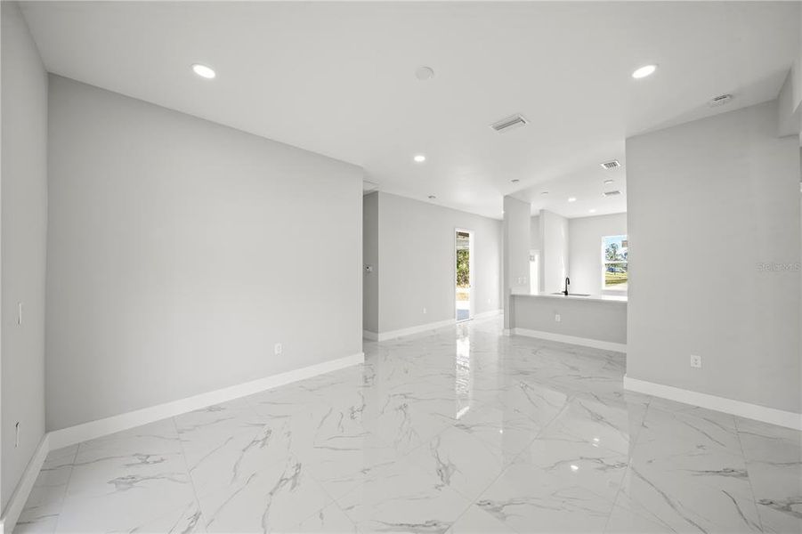Spacious, unfurnished interior of a new home in , Lehigh Acres (Image 13).